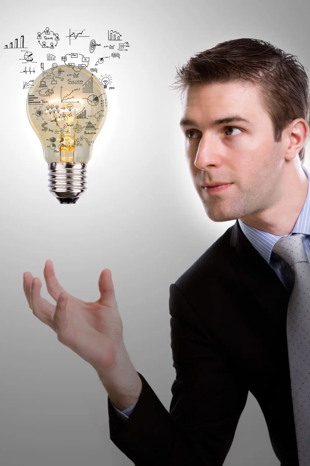 Soft-skills-and-hard-skills Employé présentant ses compétences