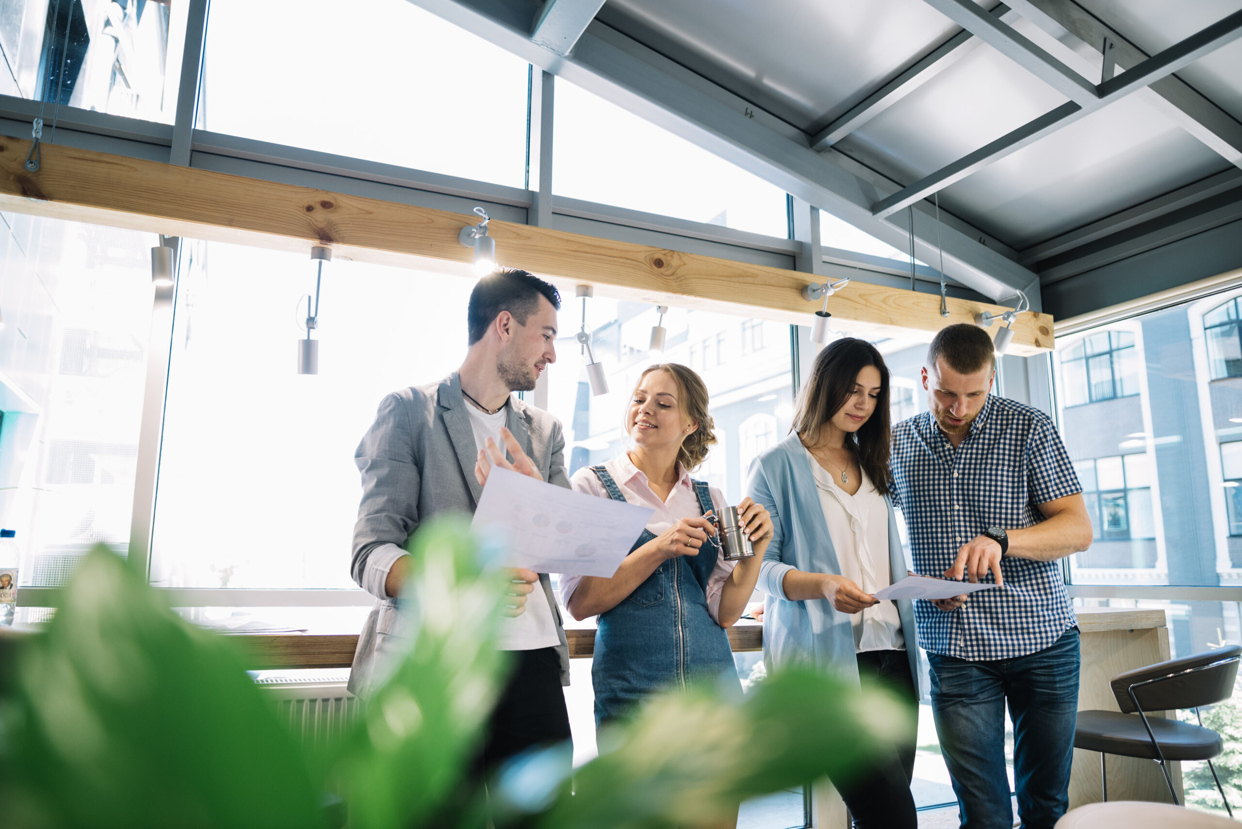 personnes-travaillant-pendant-la-pause